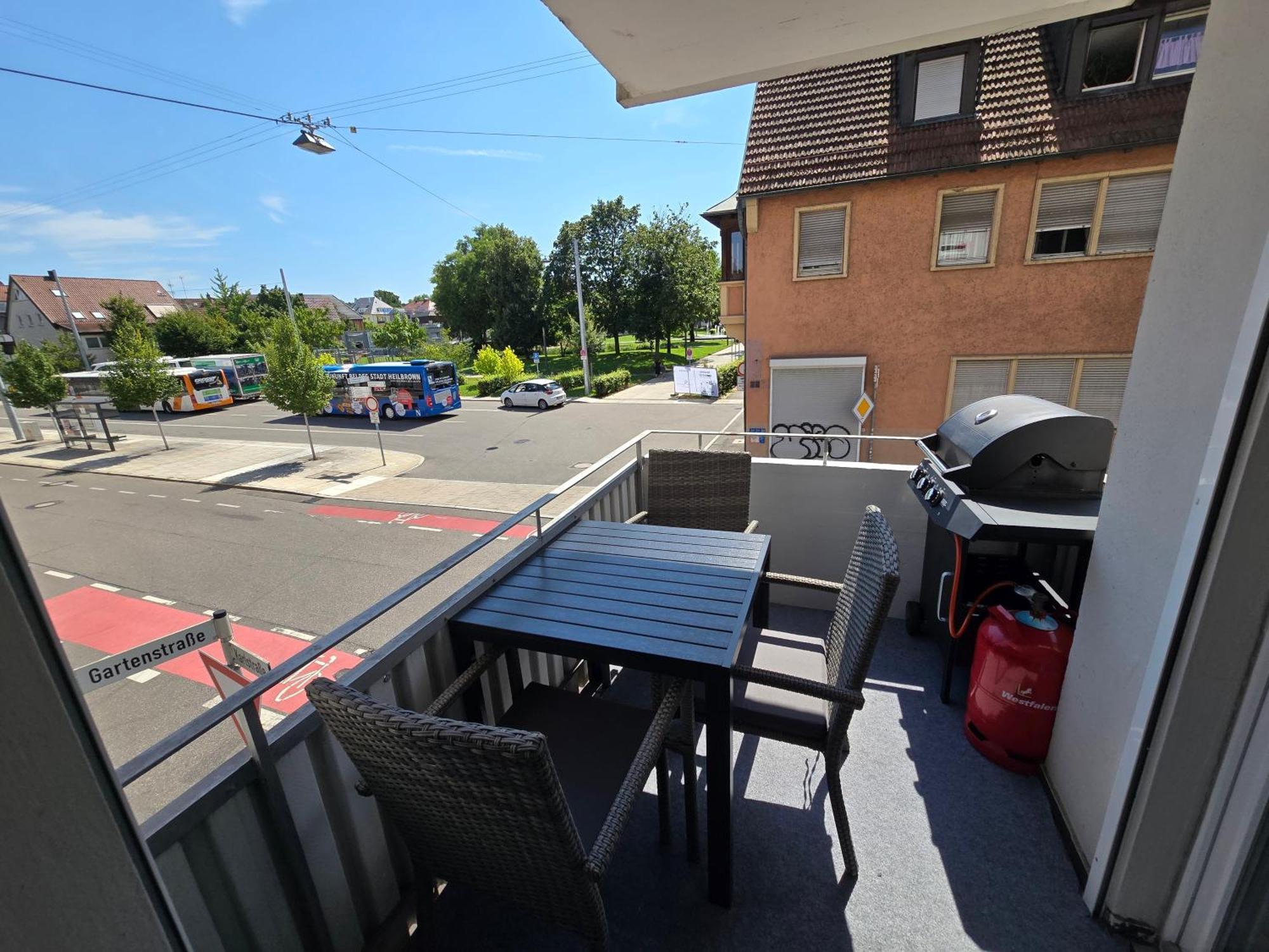 Unter Den Daechern Grillen In Bester Lage Innenstadt Stellplatz Heilbronn Exterior photo
